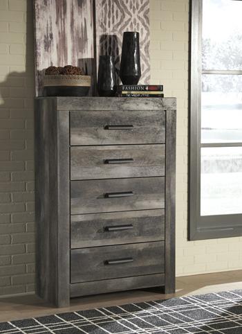 Wynnlow Chest of Drawers on Sale