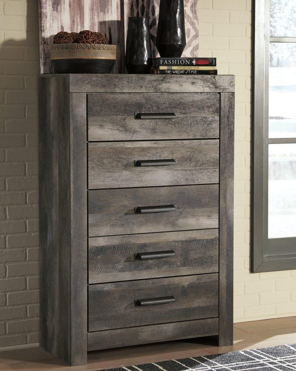 Wynnlow Chest of Drawers on Sale